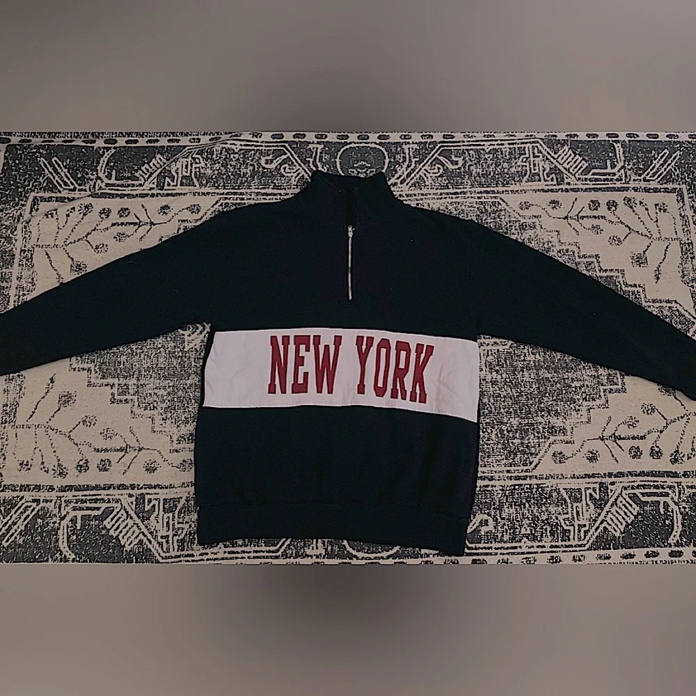 NWOT Brandy Melville Iconic New York Quarter Zip Pullover Hoodie: Size L - Picture 1 of 3